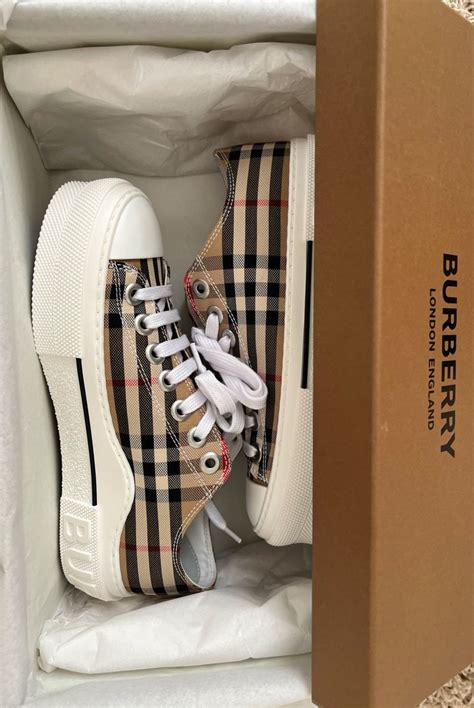 burberry shoes with pink stripes